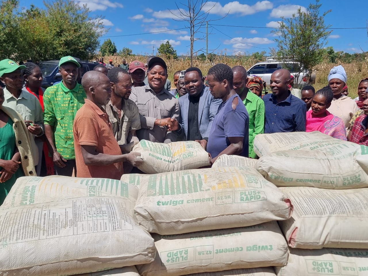 Kiswaga atoa mifuko 120 ya simenti ujenzi kituo cha afya Masaka