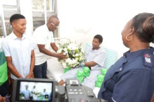 CRDB yatoa msaada kwa familia iliyopata watoto watano Muhimbili