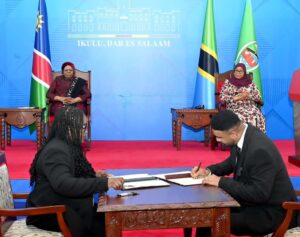 MATUKIO KATIKA PICHA RAIS DKT. SAMIA AKIWA NA MGENI WAKE RAIS DKT. NETUMBO WA NAMIBIA – Habari Mpya