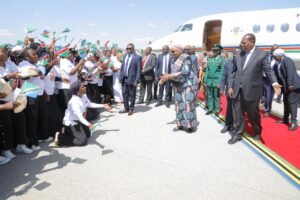 RAIS WA NAMIBIA MHE. NETUMBO NDAITWAH AWASILI JIJINI DODOMA – Habari Mpya